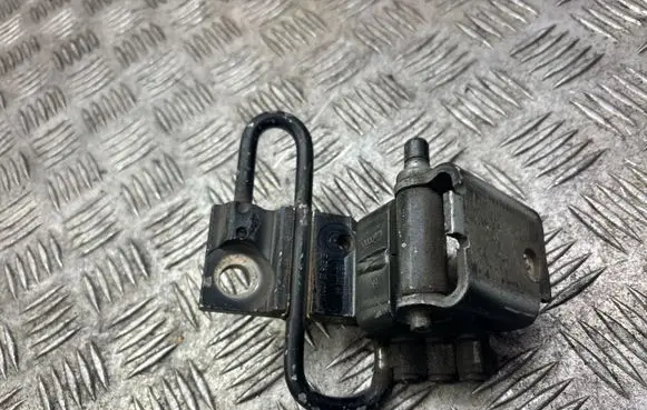 Audi A4 S4 B6 8E 8H Front door lower hinge 8E0831411
