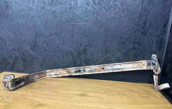 Volvo S80 Fuel tank mounting bracket