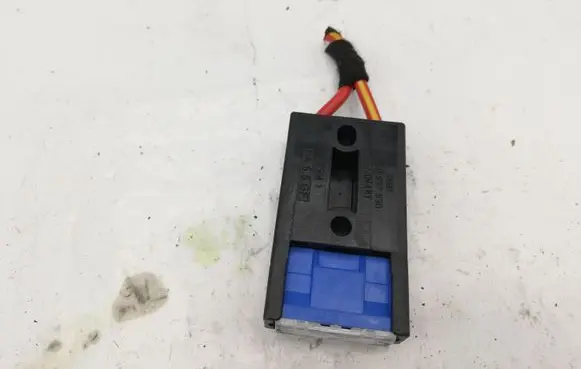Audi A6 S6 C6 4F Fuse 8A0937530
