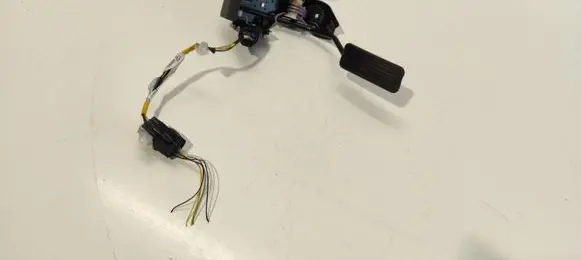 Toyota Avensis T250 Accelerator throttle pedal 8222305060