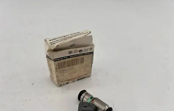 Volkswagen Caddy Fuel injector 032906031A