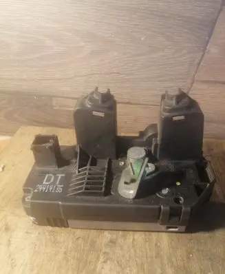 Opel Zafira A Rear door lock 24414135