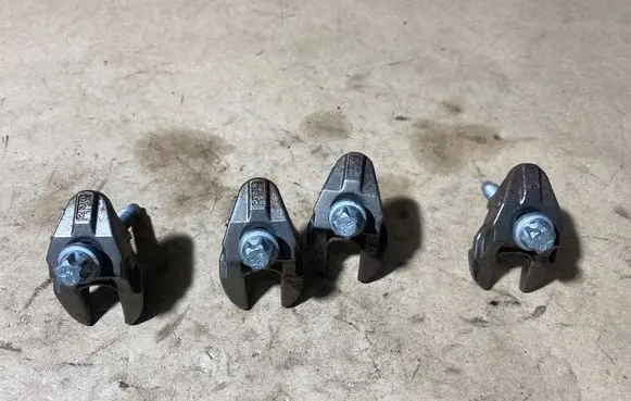 Ford Focus Fuel Injector clamp holder 23819
