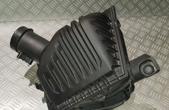 BMW 2 F45 Air filter box 8655834