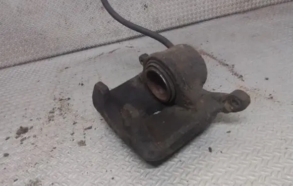 Honda CR-V Front brake caliper