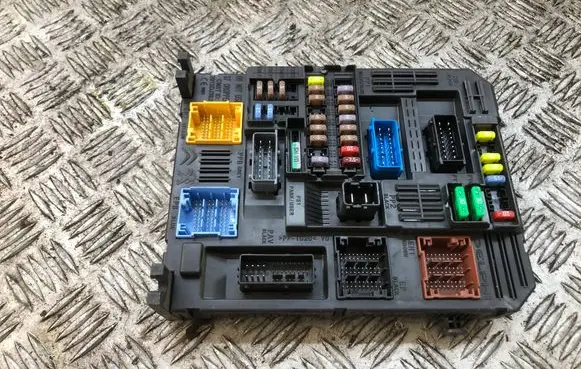 Citroen C3 Fuse box set 9819851180
