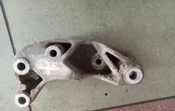 Opel Meriva A Gearbox mounting bracket 13193850