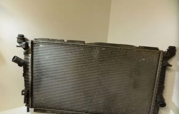Ford Focus Coolant radiator 3M5H8005TL 06JAN20060429