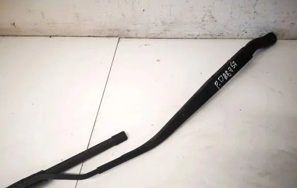 Chevrolet Captiva Front wiper blade arm