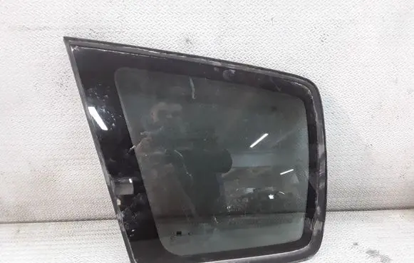 KIA Carens I Rear side window