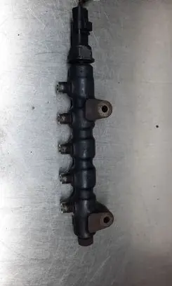 Peugeot 407 Fuel injector supply line/pipe 