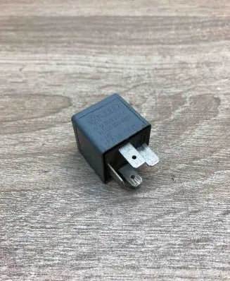 Volkswagen PASSAT B5 Other relay 8D0951253A V23134B52X301 373