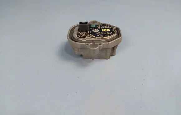 Volvo XC90 Headlight ballast module Xenon B105151B