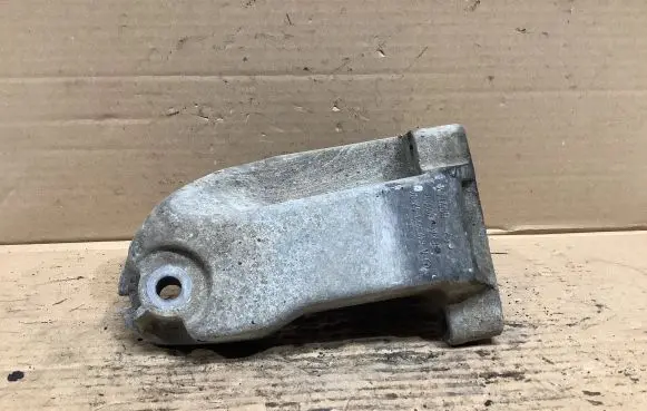 Mercedes-Benz C W204 Engine mounting bracket A6422235204