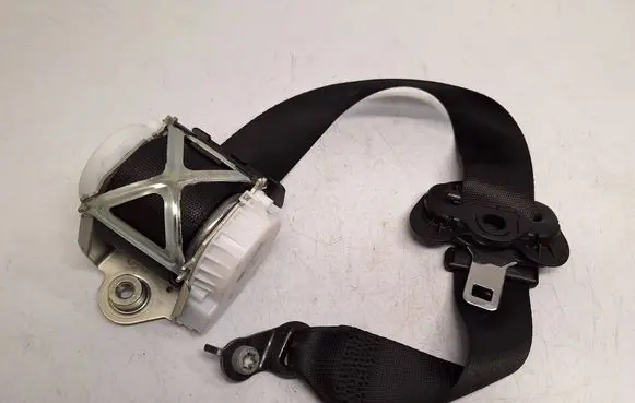 BMW 4 F36 Gran coupe Front seatbelt 7243307 72117243307
