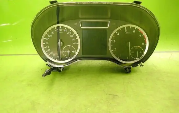 Infiniti Q30 Speedometer (instrument cluster) 