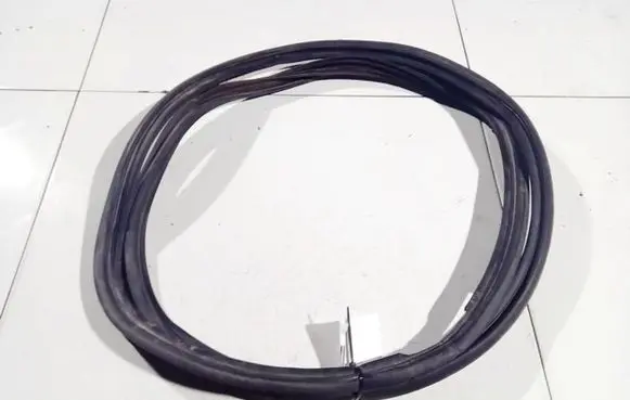 Toyota Yaris Rubber seal front coupe door 