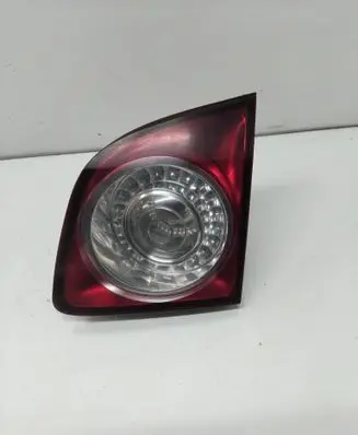 Tailgate rear/tail lights