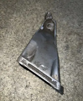 BMW 5 E34 Engine mounting bracket 1133362
