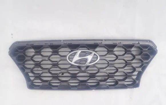 Hyundai Santa Fe Front bumper upper radiator grill