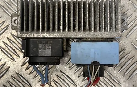 Renault Trafic III (X82) Glow plug pre-heat relay 8200558438A