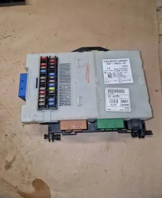Ford Mondeo MK IV Fuse module 7G9T14A073YB 97RI010012 9U48585