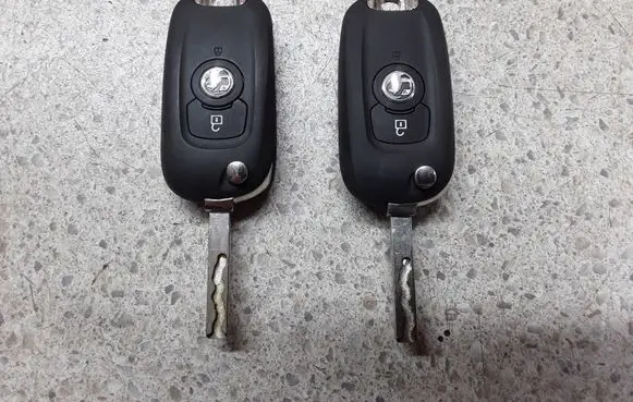 Opel Astra K Ignition key/card 