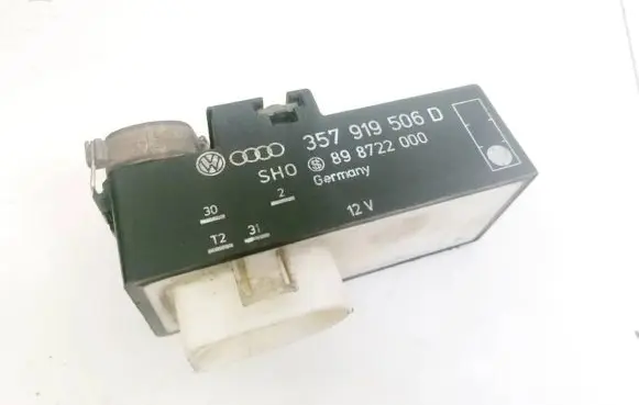 Volkswagen Golf III Coolant fan relay 357919506D 898722000