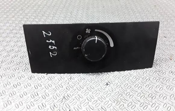 Chrysler Pacifica Climate control unit M23199