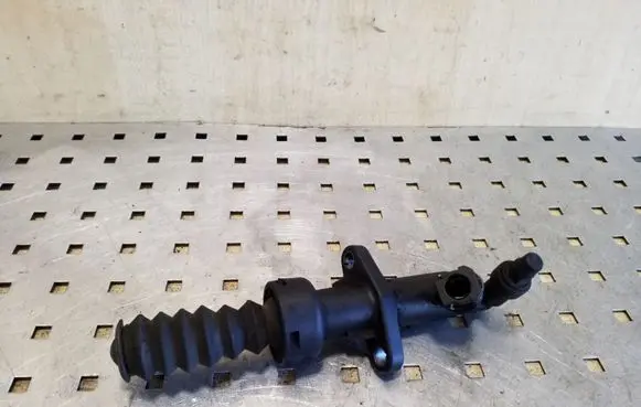 Peugeot 307 Clutch slave cylinder 