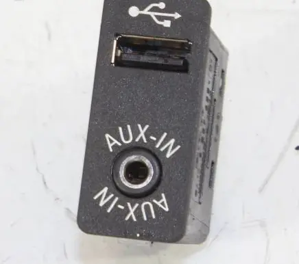 BMW X3 F25 USB socket connector 9237653