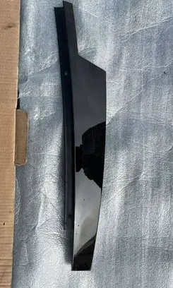 BMW M5 F90 Front door glass trim molding 7390122