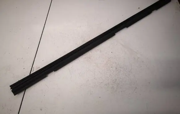 Volkswagen Jetta V Front door glass trim molding 1K5837471