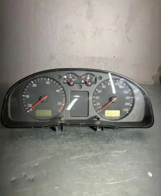 Volkswagen PASSAT B5 Speedometer (instrument cluster) 3B0919881N 110008794