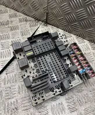 Volvo V70 Fuse box set 8676286 01W474 00000161