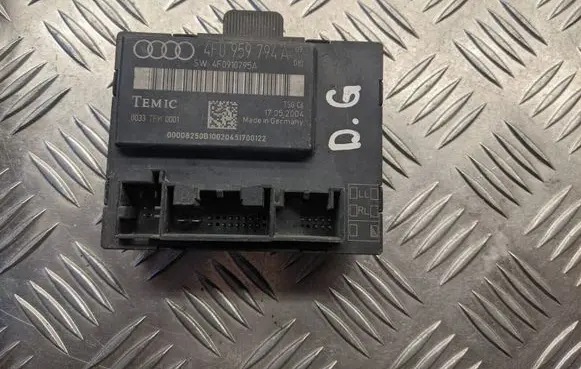Audi A6 S6 C4 4A Door control unit/module 4F0910795A