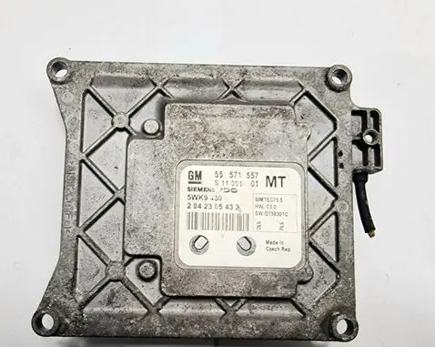 Opel Zafira B Engine control unit/module 55571557 SIMTEC755 5WK9430