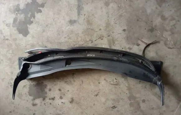 Nissan Micra Wiper trim 668621hb