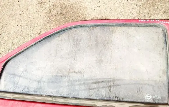 Ford Fiesta Front door window glass four-door