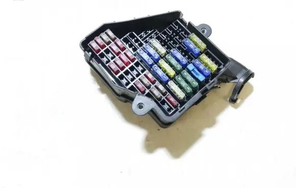 Volkswagen PASSAT B5 Fuse box set 8d1941824