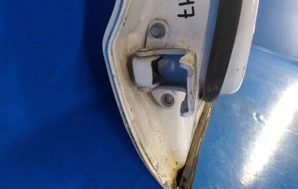 Toyota Tundra II Front door lower hinge 6877004010