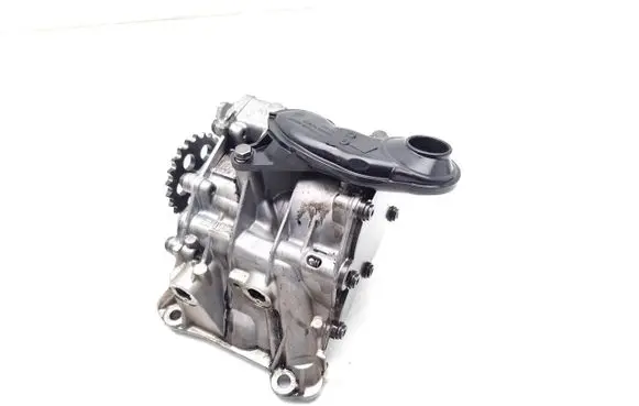 BMW 2 F22 F23 Oil pump 8513756 851375608
