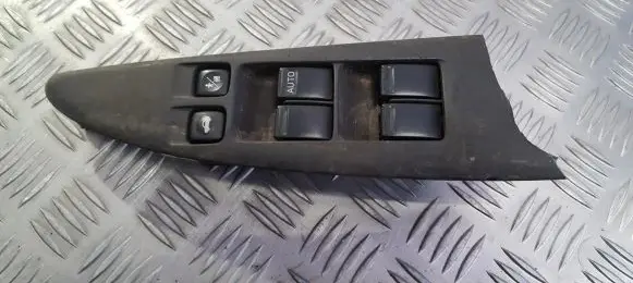 Nissan Primera Electric window control switch 25401av660 c8d-d701n
