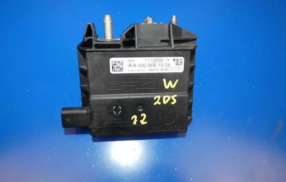 Mercedes-Benz C W205 Battery relay fuse A0009061505 24041545161