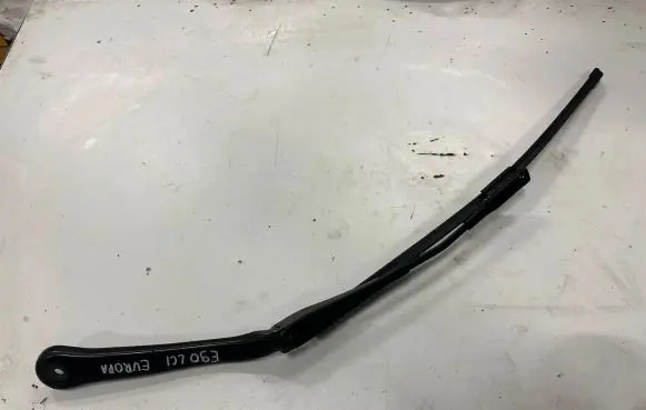 BMW 3 E90 E91 Windshield/front glass wiper blade 7253386