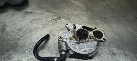 Volkswagen Caddy Vacuum pump 03L145100F