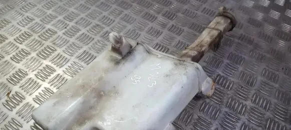 Windshield washer fluid reservoir/tank