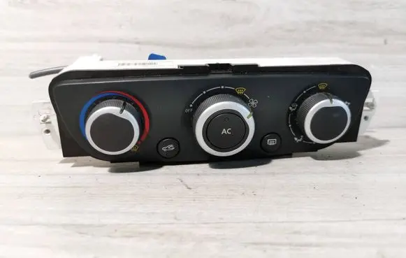 Renault Megane III Climate control unit T1001786G 090714210423