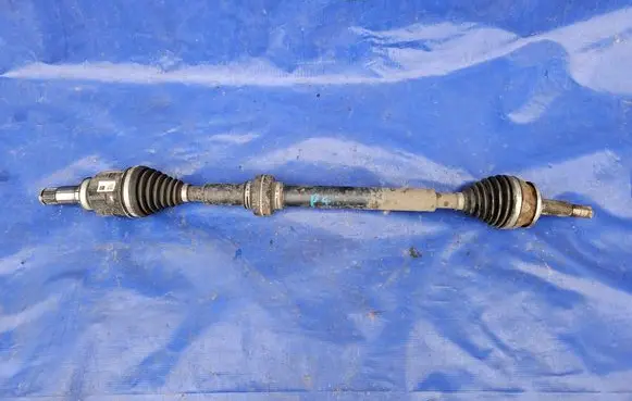 Toyota Prius (XW50) Front driveshaft