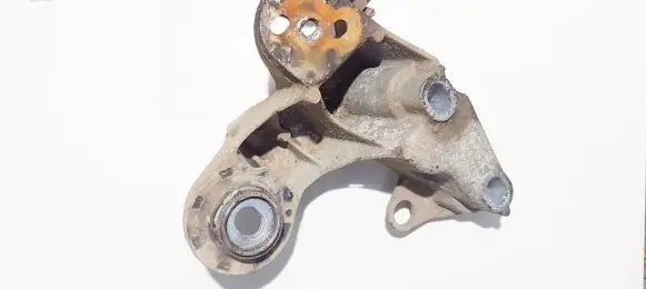 Audi A4 S4 B5 8D Engine mounting bracket 8d0199352h